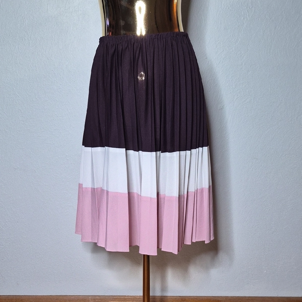Elegant Pink and White Pleated Skirt